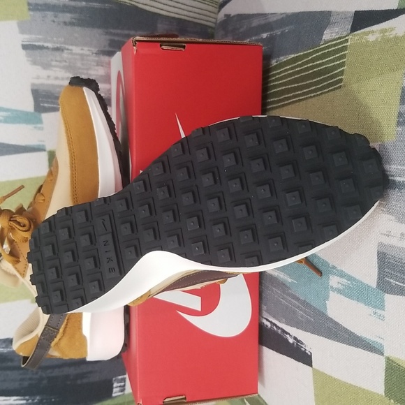 Nike Women's WMNS Waffle Debut In Brown Sesame Size 6 - Picture 9 of 11